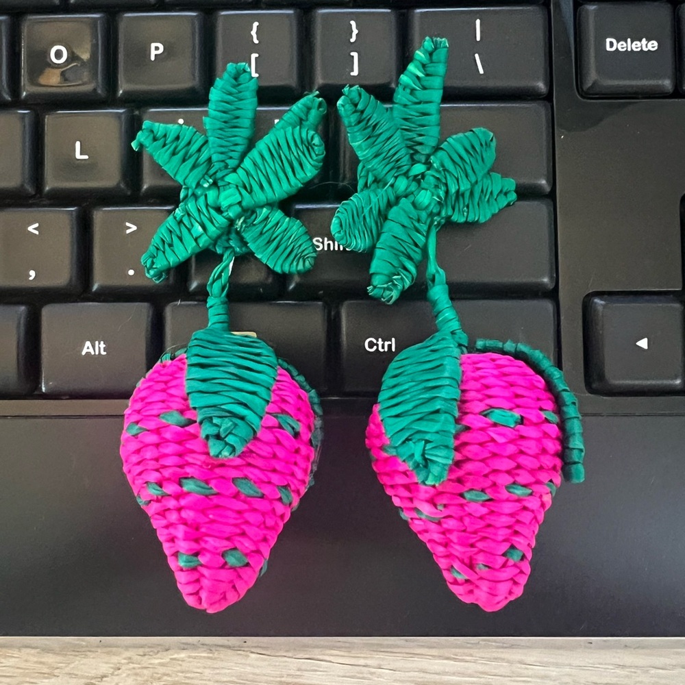 Nwot Victoria Dunn Strawberry Earrings